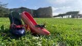 Scarpe rosse in ceramica per la giornata mondiale contro la violenza sulle donne