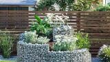 Gabbioni in pietra da esterno: muri, panche e divisori per giardino moderno