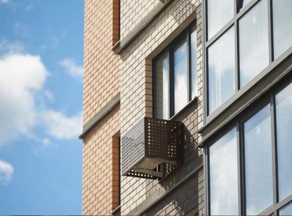 Dove posizionare l’unità esterna del condizionatore in condominio?
