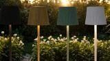 Lampade da tavolo solari per esterni: illuminare con stile senza fili