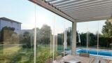 Pergole con vetrate: come vivere gli spazi esterni in ogni stagione
