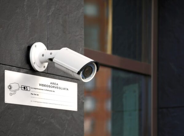 Installazione di un impianto di videosorveglianza in condominio: quale maggioranza serve per la delibera assembleare?