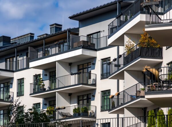 Balconi aggettanti in condominio e manutenzione urgente