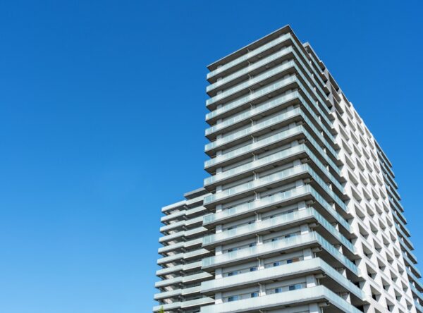 Condòmini morosi: chi deve comunicare i nominativi ai fornitori?