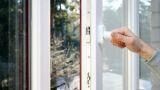 Finestre difficili da aprire con i primi caldi: dilatazioni e regolazioni