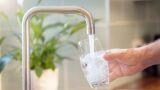 Acqua del rubinetto con cattivo odore o sapore: quando il problema è nelle tubazioni di casa